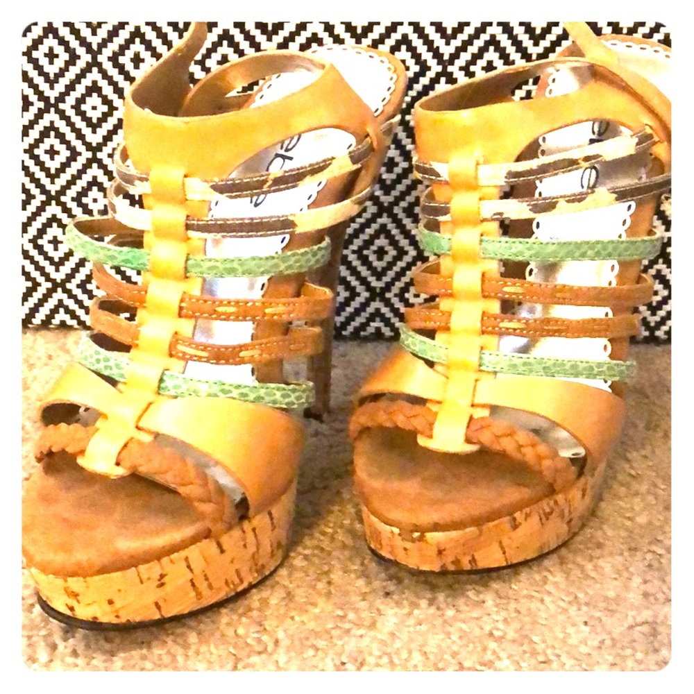 Bebe size 5 strappy heels